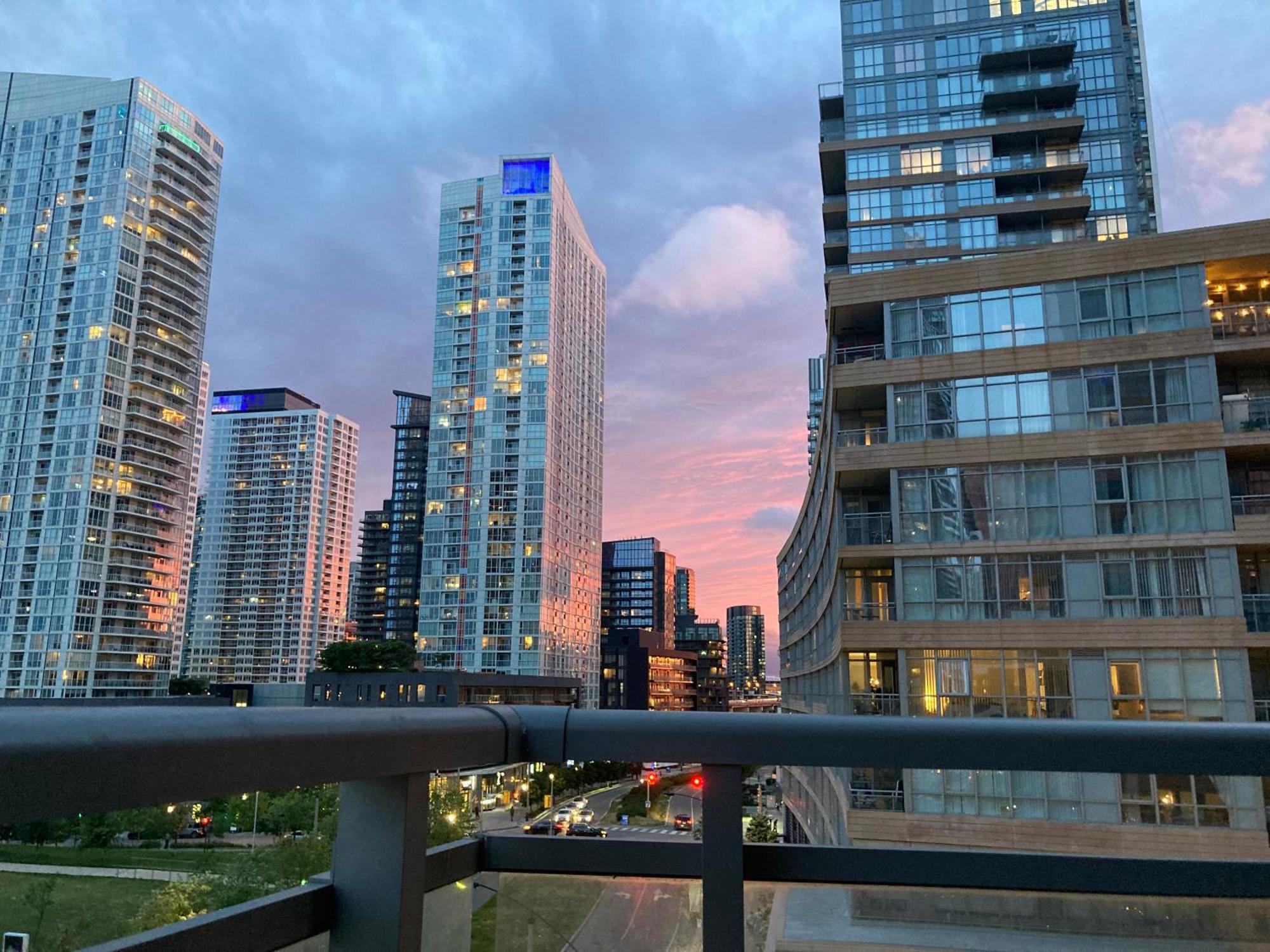 3Bdrm Lake View Condo In Toronto Exterior foto